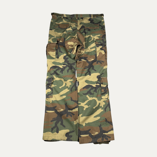 Raspberry Hills Spellout Camo Pants
